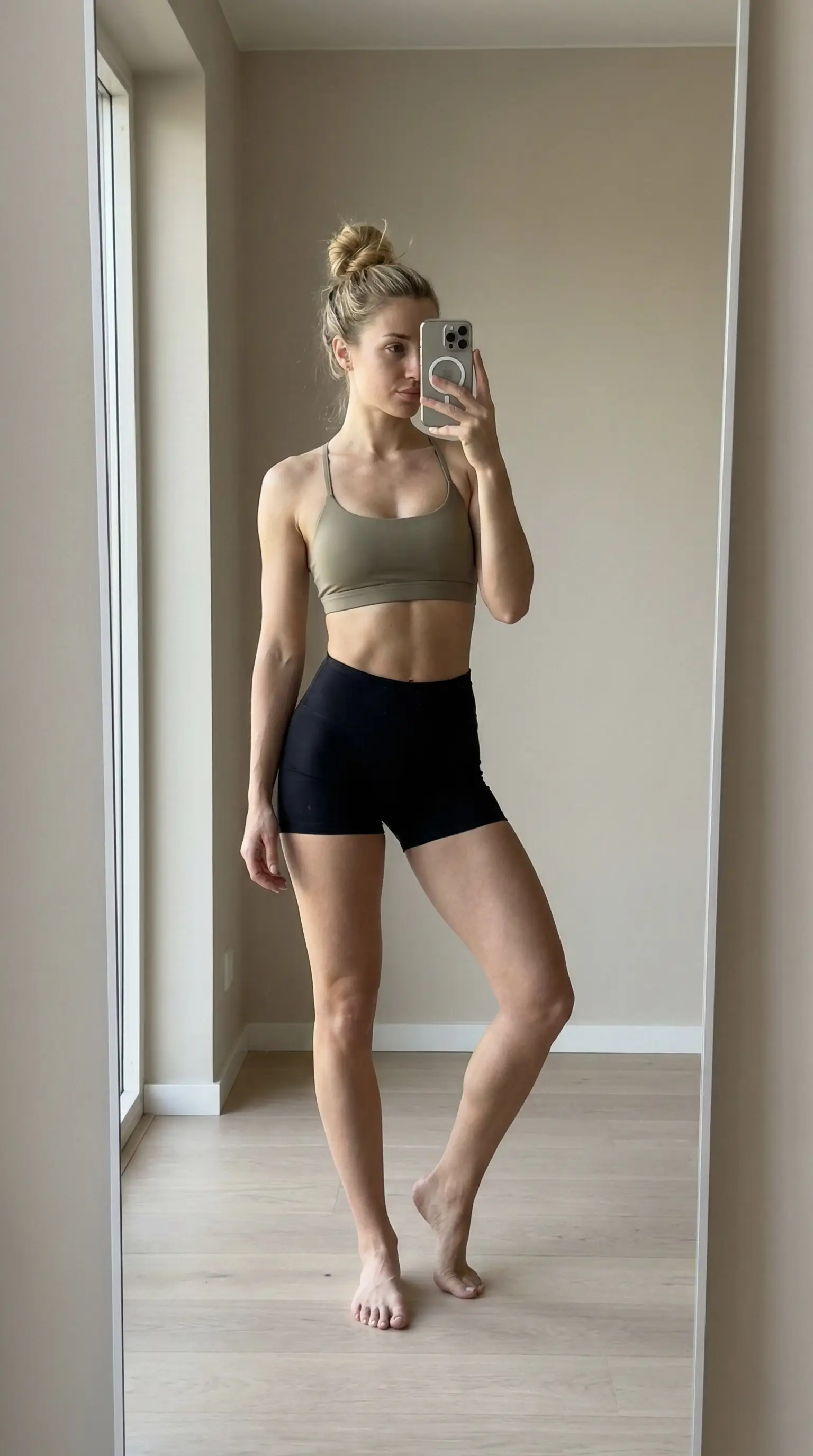 Model-Off-Duty Vibe: The Ultimate Fitness Girl Mirror Selfie example output